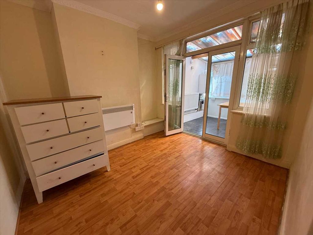 Property photo 3 of 9 Dining Room