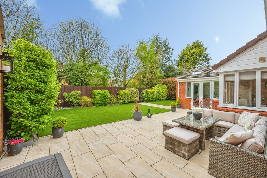 Property photo 2 of 34 Porcelain Patio