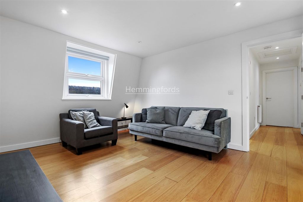 Property photo 3 of 15 11-8c3A283A-B36A-4780-9B9c-Bdec02E7319c76111 - Am