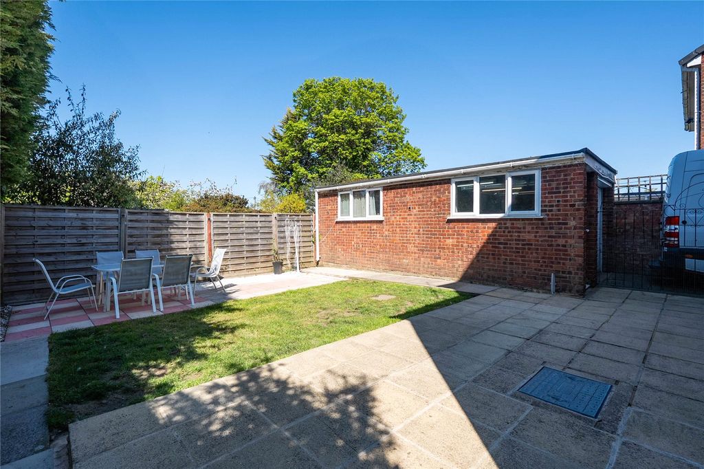 Additional image 19 of 5 bed detached house for saleSt Christophers Close, Dunstable, Bedfordshire LU5