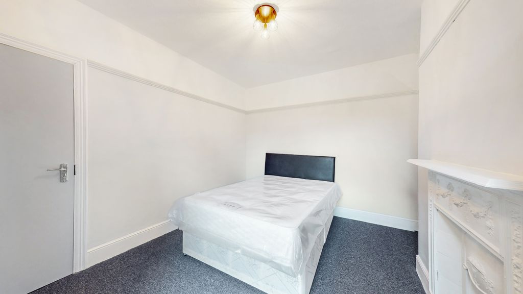 Property photo 1 of 4 Bedroom 4, 20 Kingston Road - 1Ddig8Lvdytwwcgpgy8A