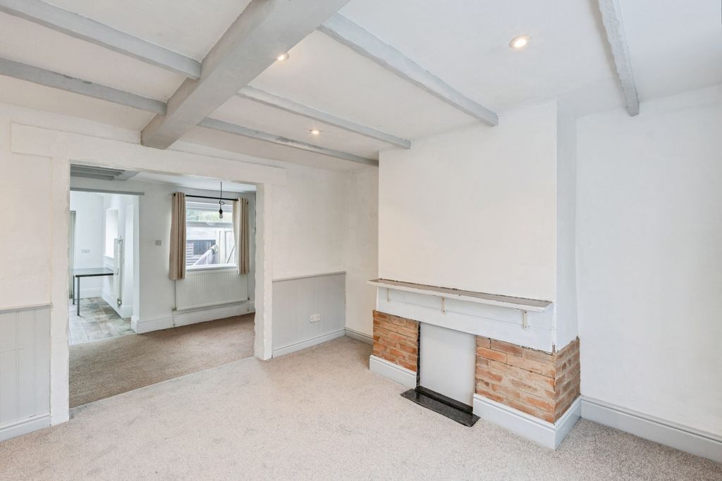 Property photo 3 of 16 Lounge