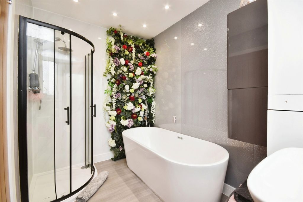 Property photo 2 of 22