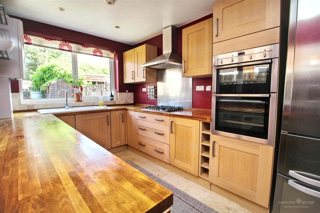 Property photo 3 of 21 Kitchen