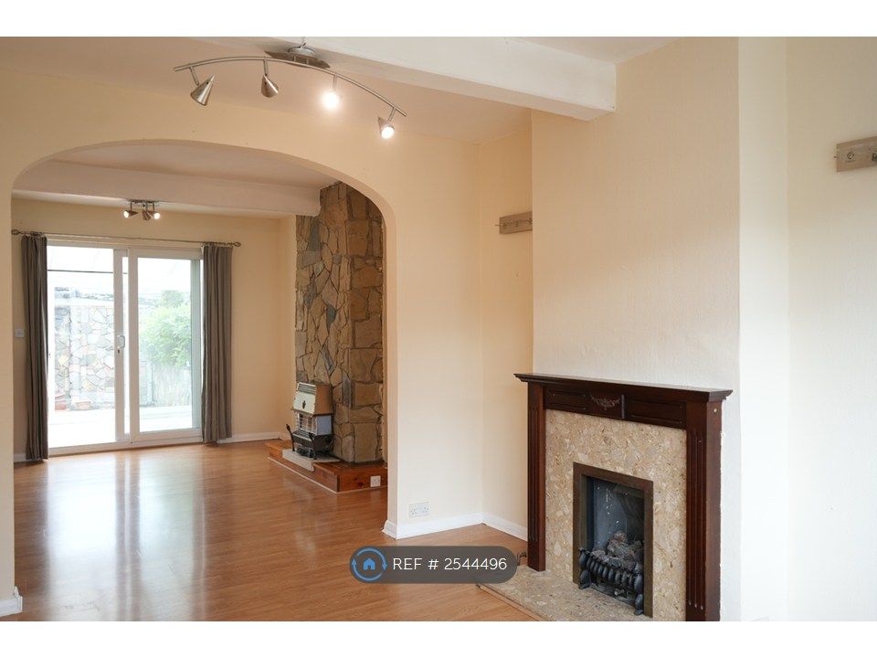 Property photo 3 of 14