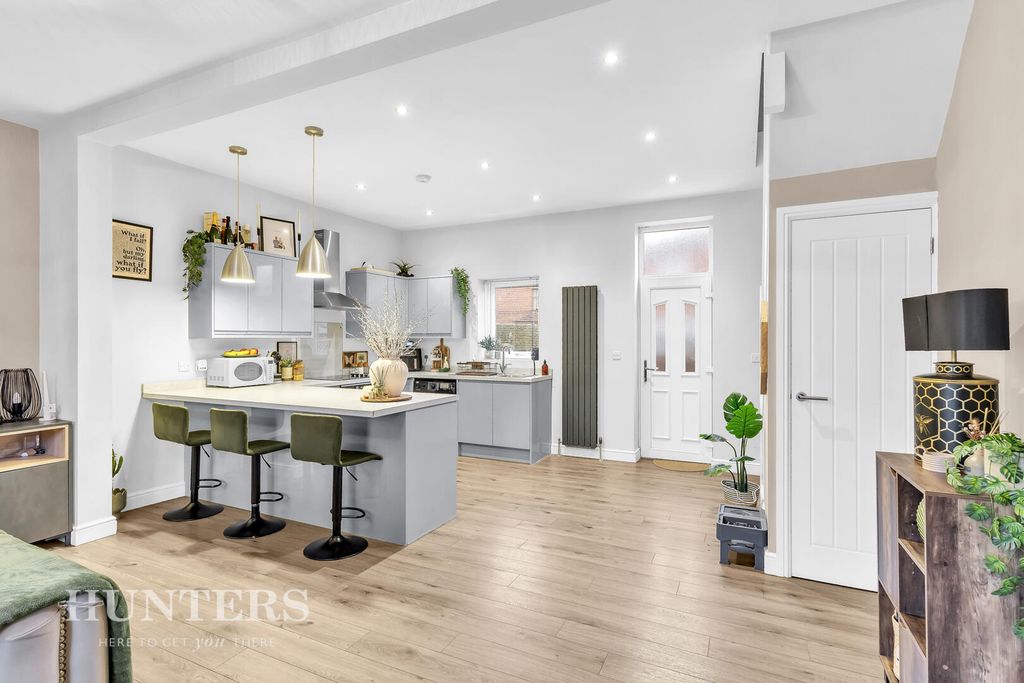 Property photo 2 of 20 Kitchen