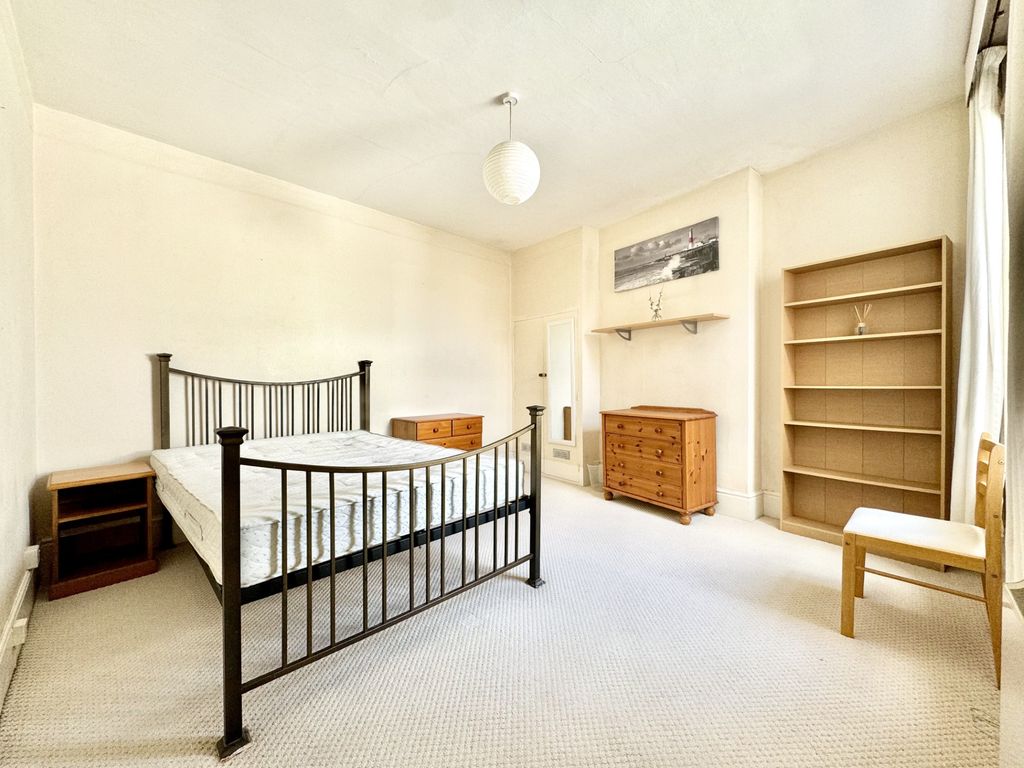Property photo 1 of 5 Bedroom