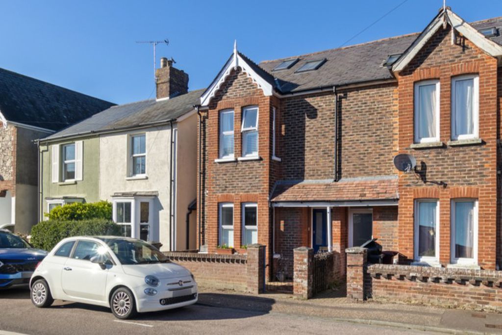 Property photo 1 of 18 Photo 16