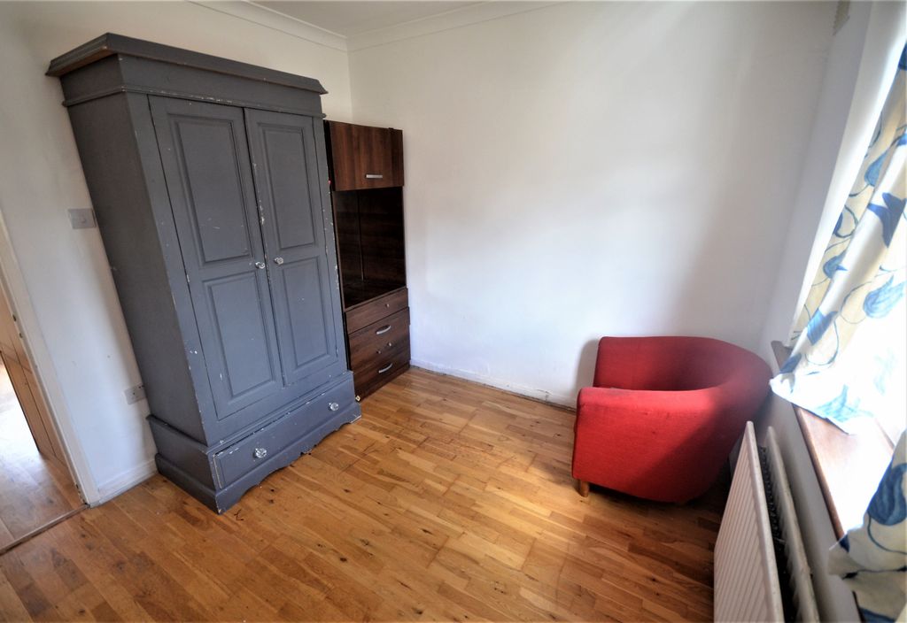 Property photo 3 of 8 Bedroom
