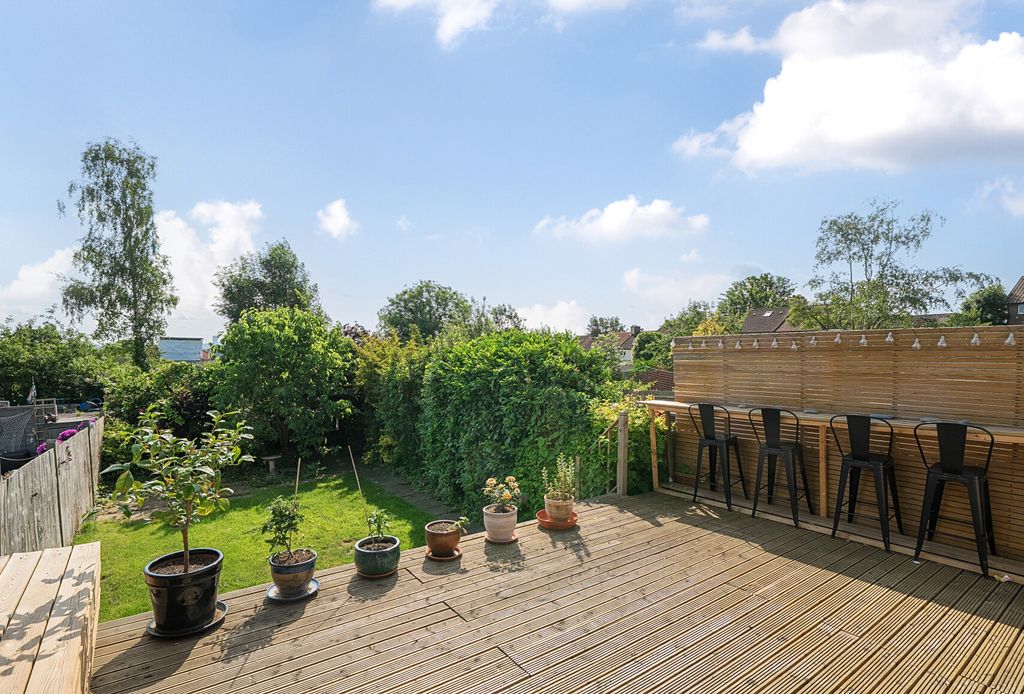 Property photo 3 of 11 1310117-8-684Be57...