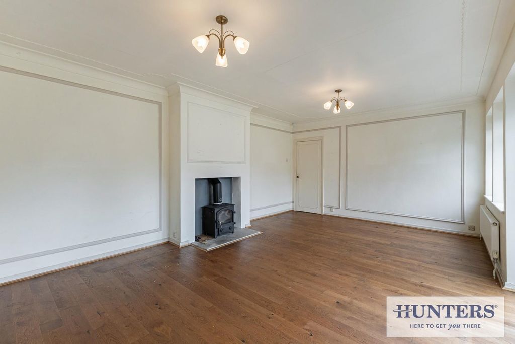 Property photo 3 of 32 107049_Little Orchard 14 Southway Manor Park Burle