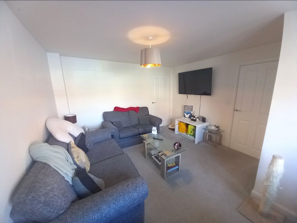 Property photo 3 of 11 Lounge