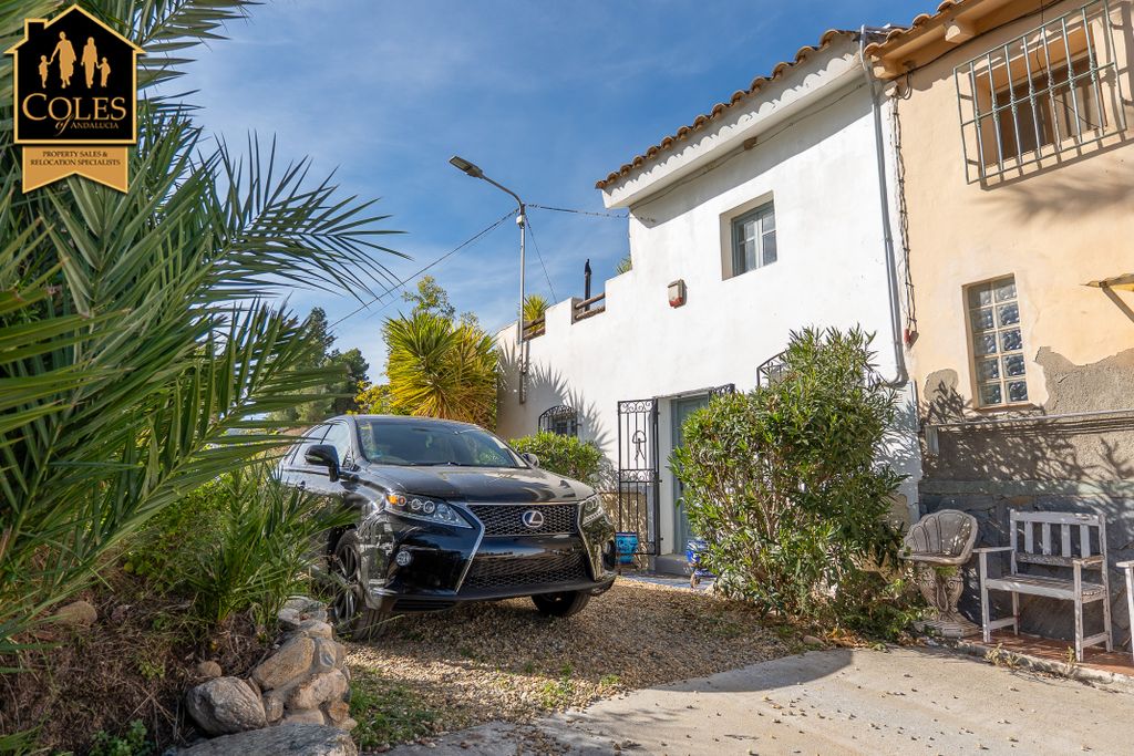 Property photo 2 of 32