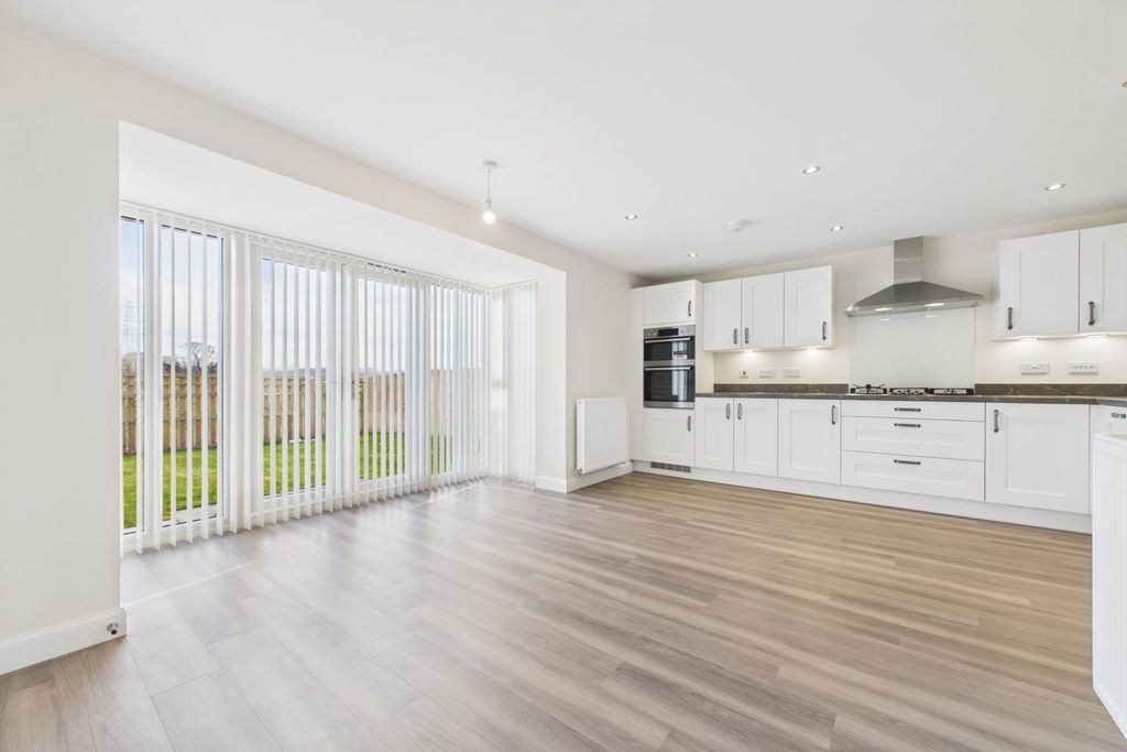 Property photo 2 of 35