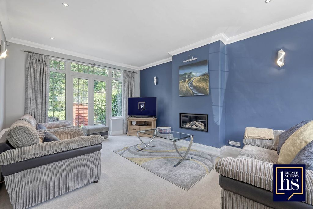 Property photo 2 of 33