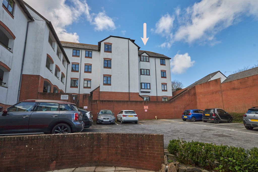 Property photo 1 of 11 Front