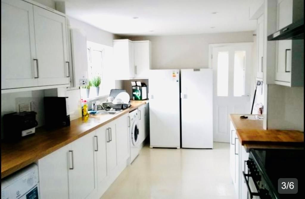 Property photo 2 of 5 Kitchen