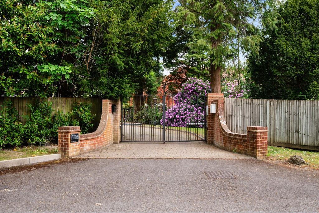 Property photo 2 of 31 Watergate