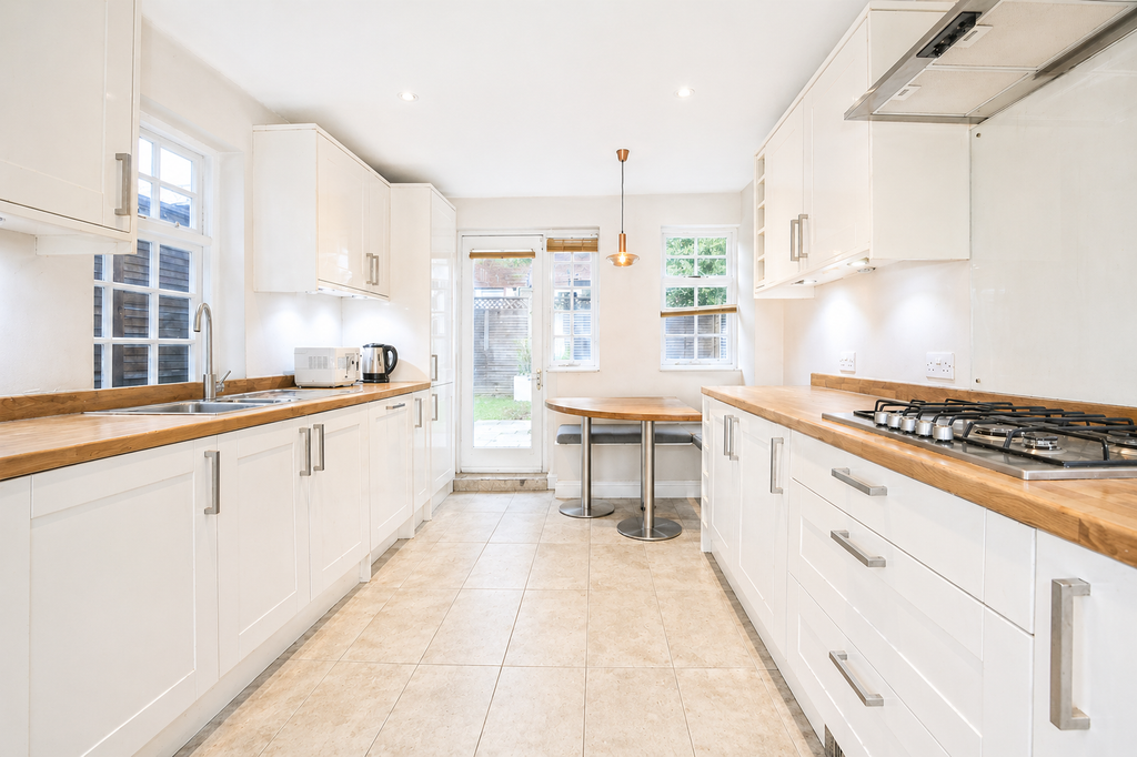 Property photo 2 of 9 Kitchen