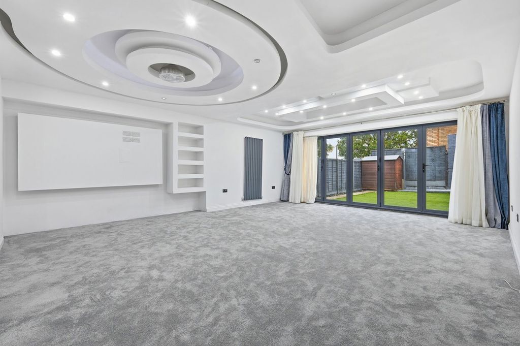 Property photo 2 of 21