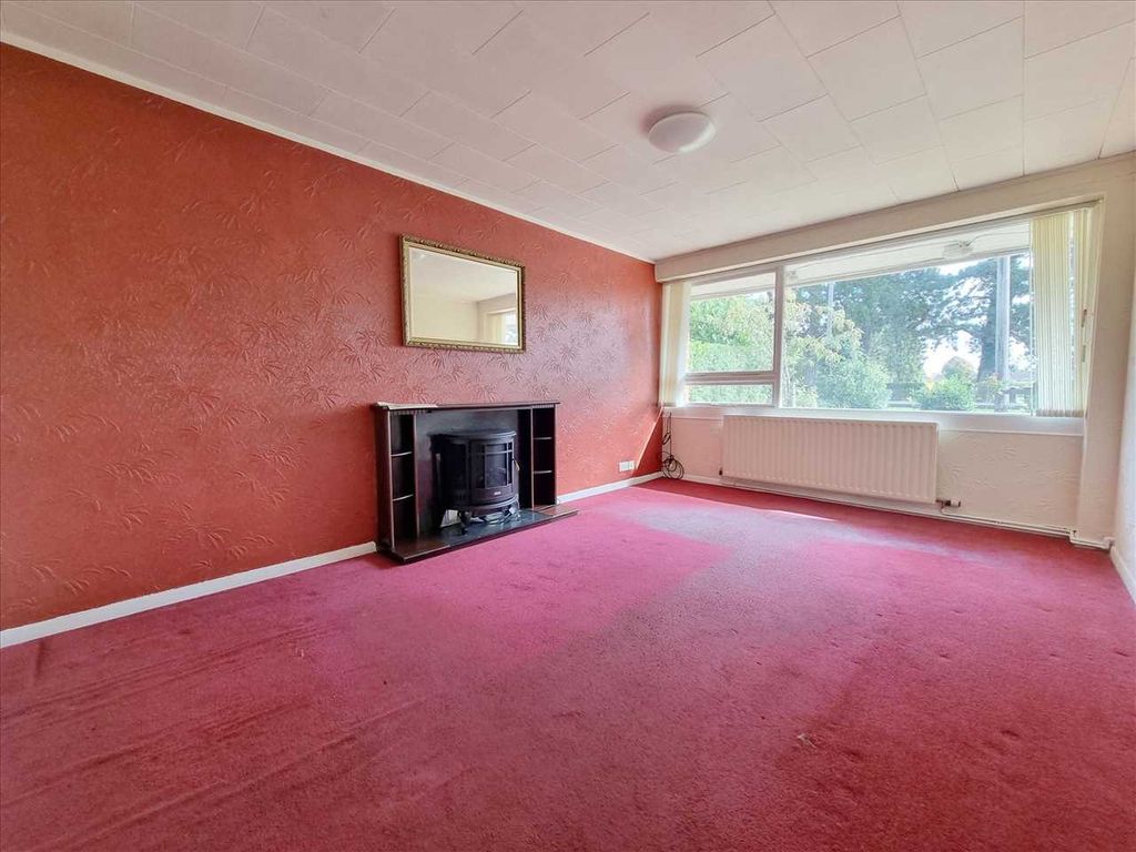 Property photo 2 of 10 Lounge: