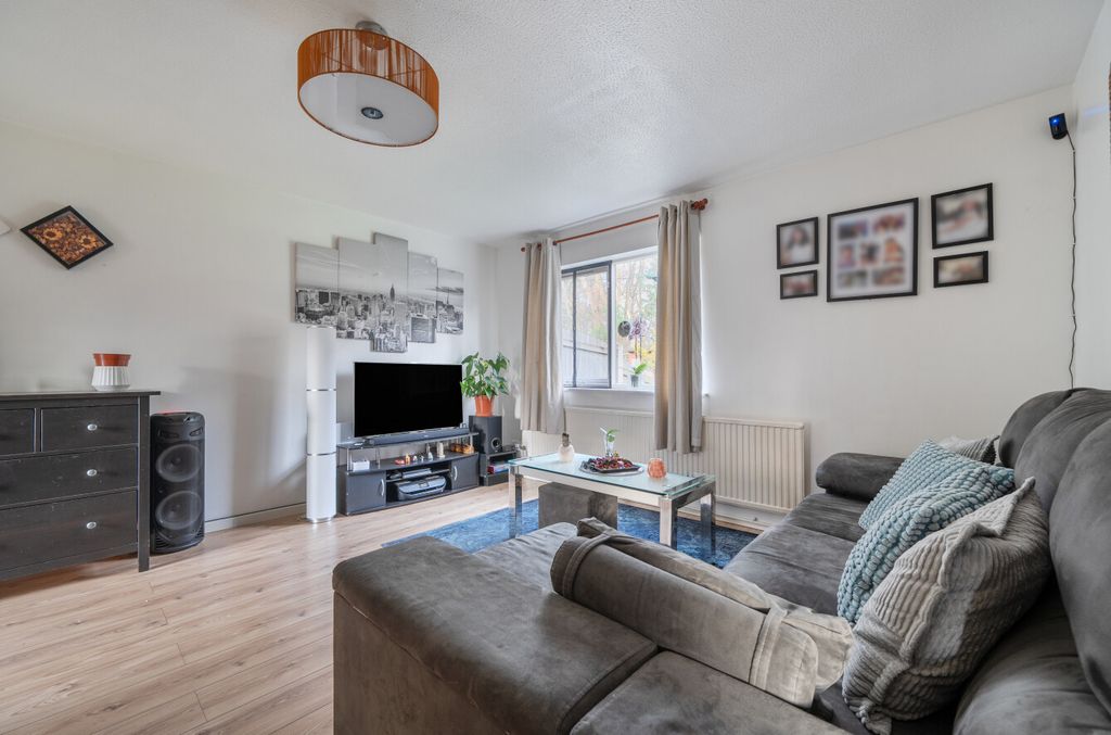 Property photo 3 of 17 1407926-18-698Cb3...