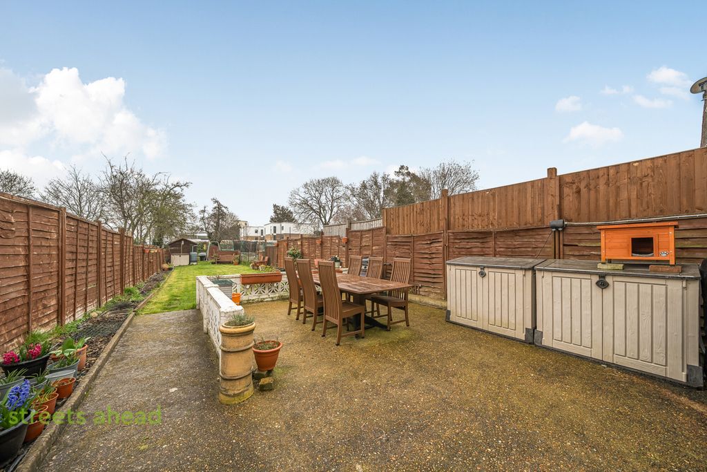 Property photo 3 of 18 Bc5F4022-47cc-44B...