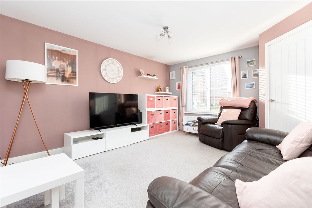 Property photo 3 of 18 Sitting Room