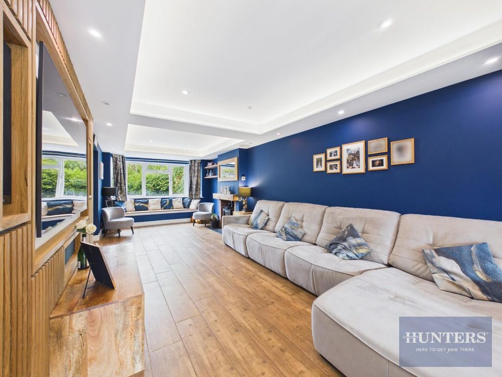 Property photo 3 of 34 Livuing Room 5.Jpg