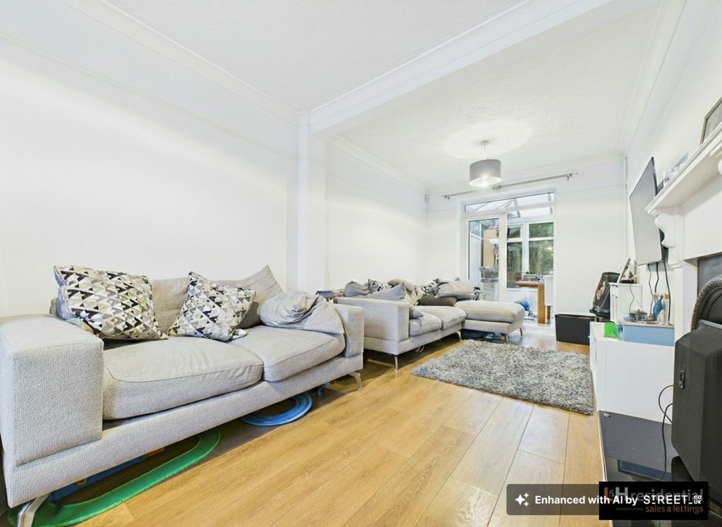 Property photo 2 of 11