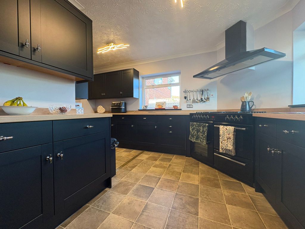 Property photo 2 of 16 Kitchen