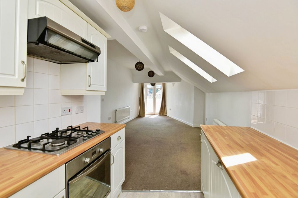 Property photo 3 of 20 Pbox-Img.Jpg