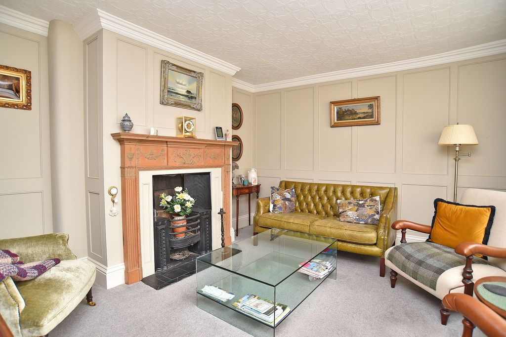 Property photo 2 of 13