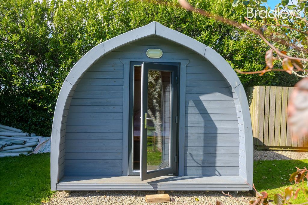 Property photo 2 of 42 Picture No. 23