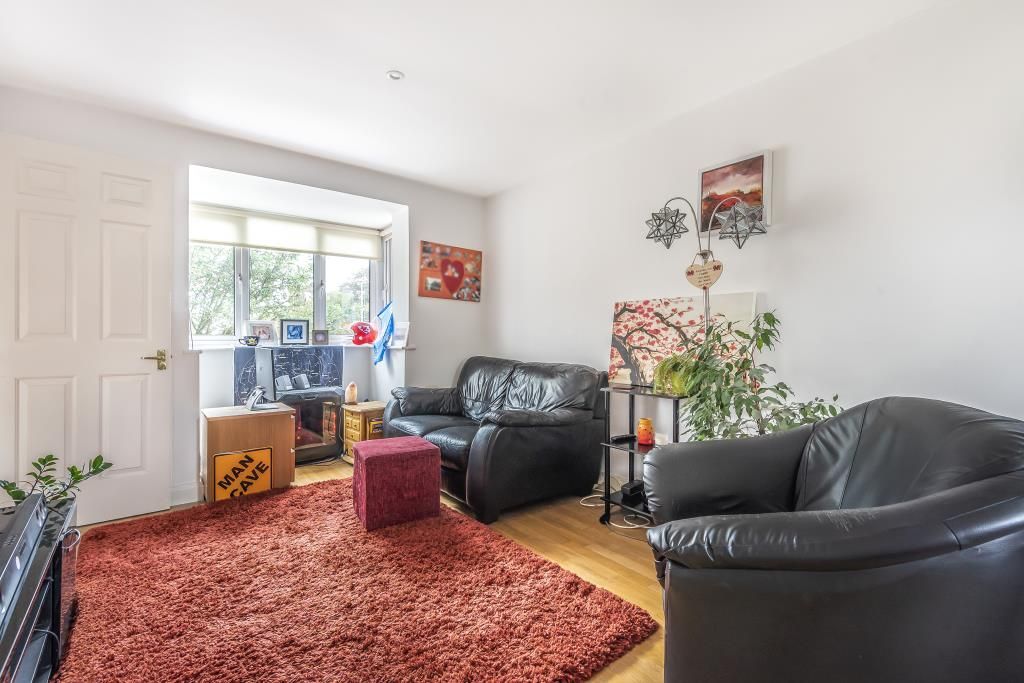 Property photo 3 of 10 Kitchen