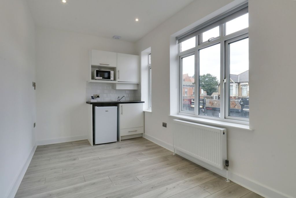 Property photo 2 of 6 4882382