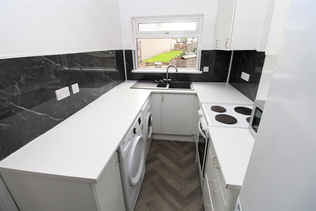 Property photo 3 of 16 Kitchen1.Jpg