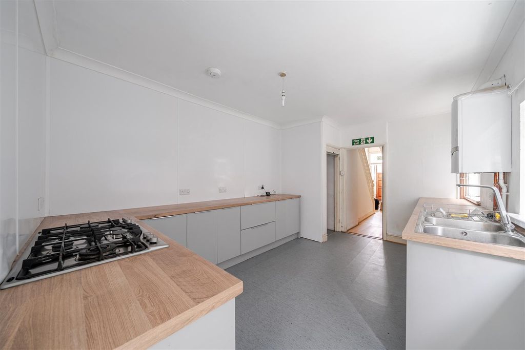 Property photo 2 of 25 1388196-8-6936E58A2A5F0.Jpg