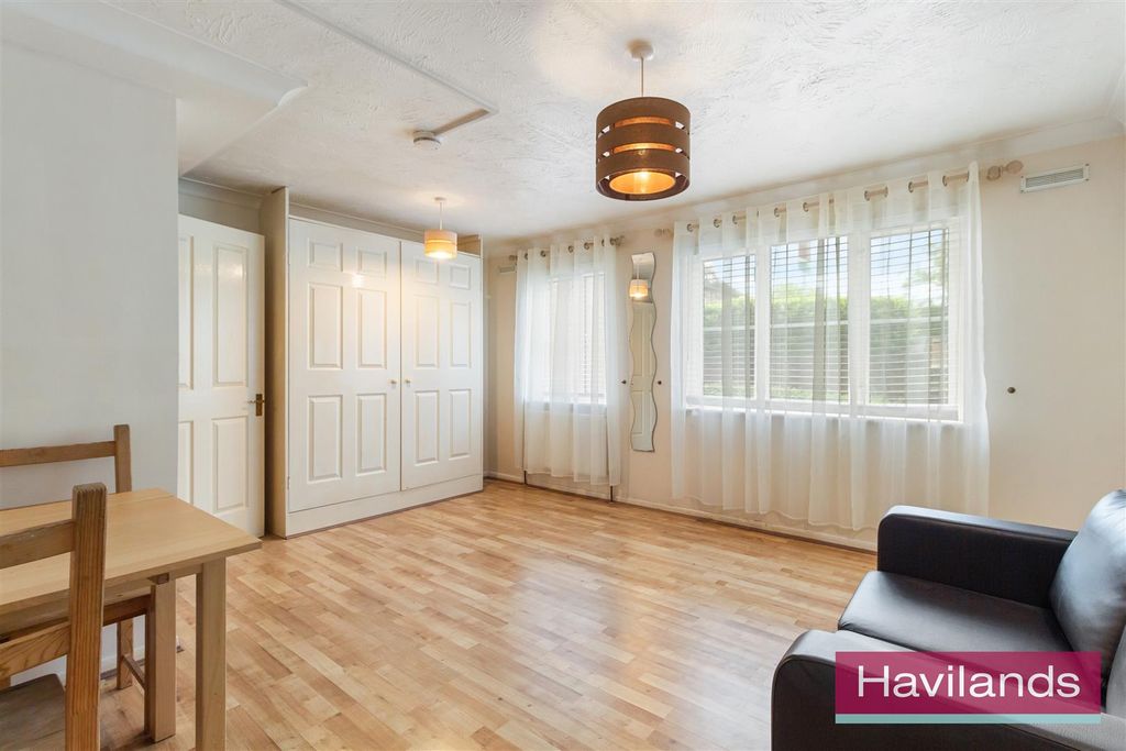Property photo 2 of 12 Waverley Road-11.Jpg