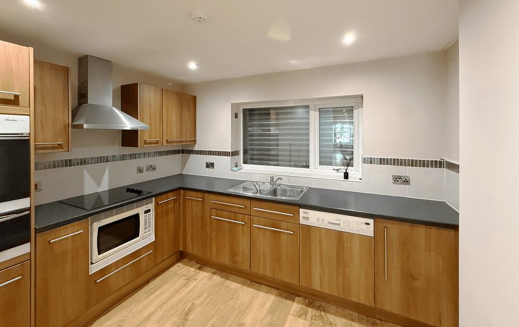 Property photo 3 of 13 Commercialpropertyforsale_Tolet_Inaltrincham_0000S_0000S_0000_Layer168Min.Png