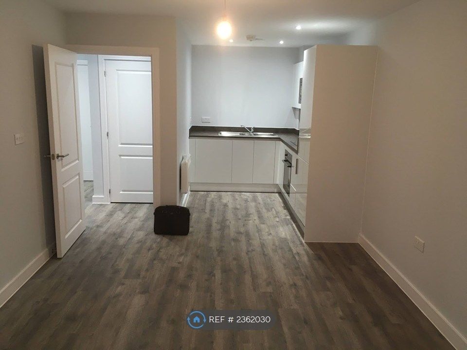 Property photo 3 of 8 Kitchen