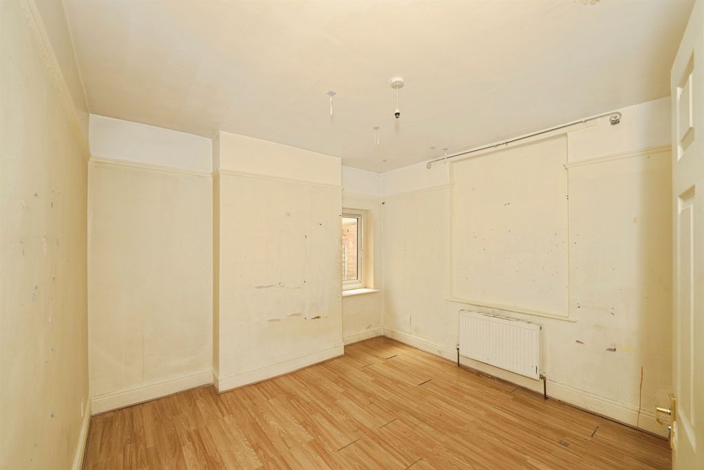 Property photo 3 of 28
