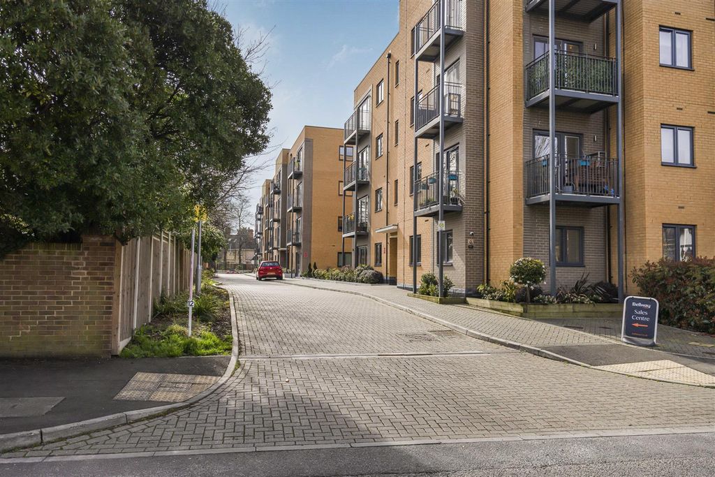 Property photo 1 of 11 External