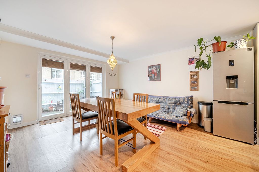 Property photo 3 of 32