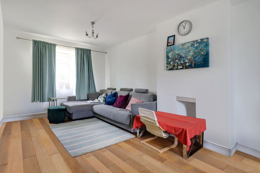 Property photo 2 of 11