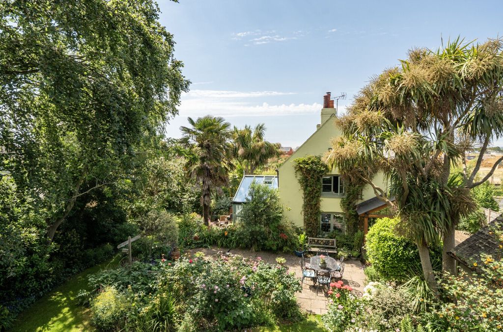Property photo 1 of 50