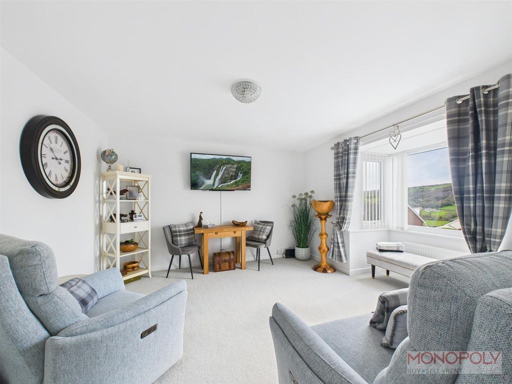 Property photo 2 of 9 Lounge