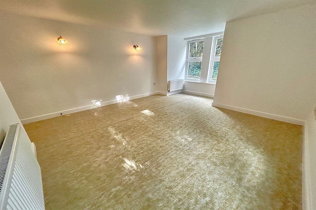 Property photo 3 of 13 Living Room