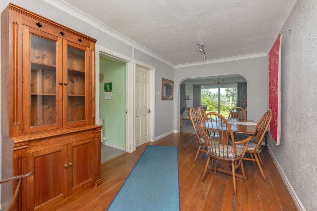 Property photo 3 of 27