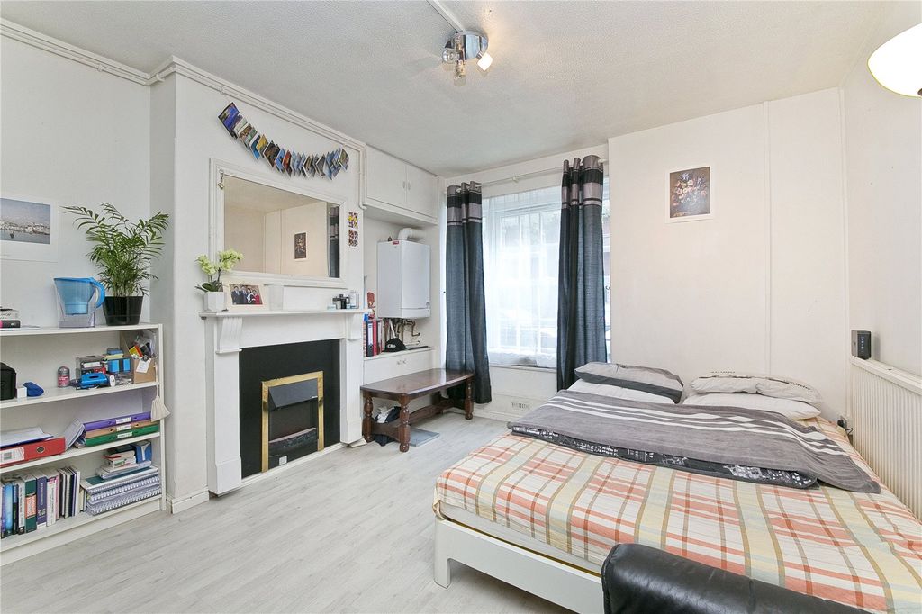 Property photo 1 of 9